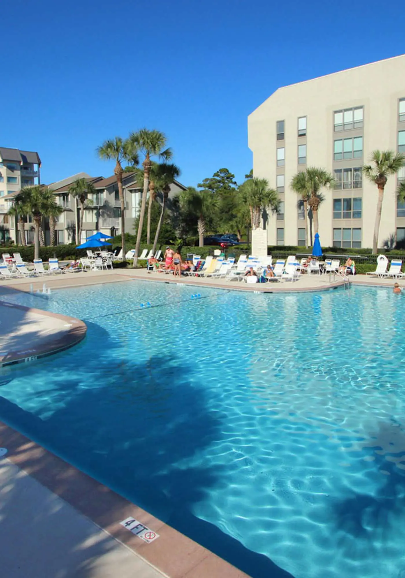 Beautiful condo with ocean & pool views, hot tub + snowbird friendly
