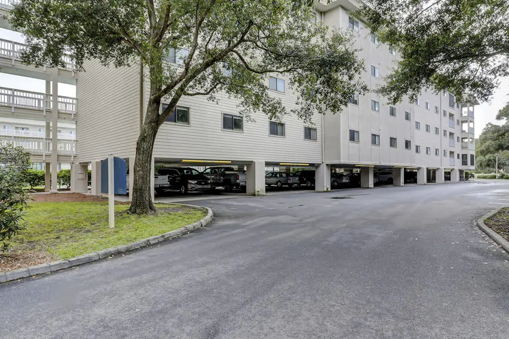 Beach condo with balcony, pools, & hot tub- near golf & beach
