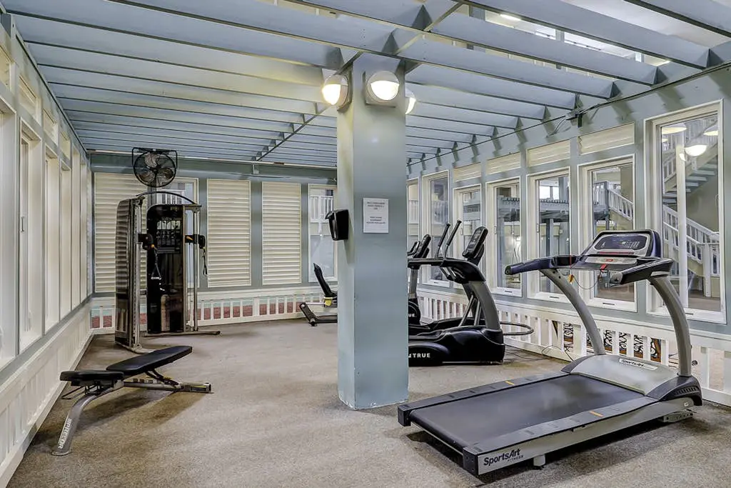 Beach condo with balcony, pools, & hot tub- near golf & beach