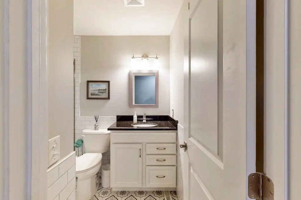 Spacious condo with patio, pool, walking distance to beach - near Coligny
