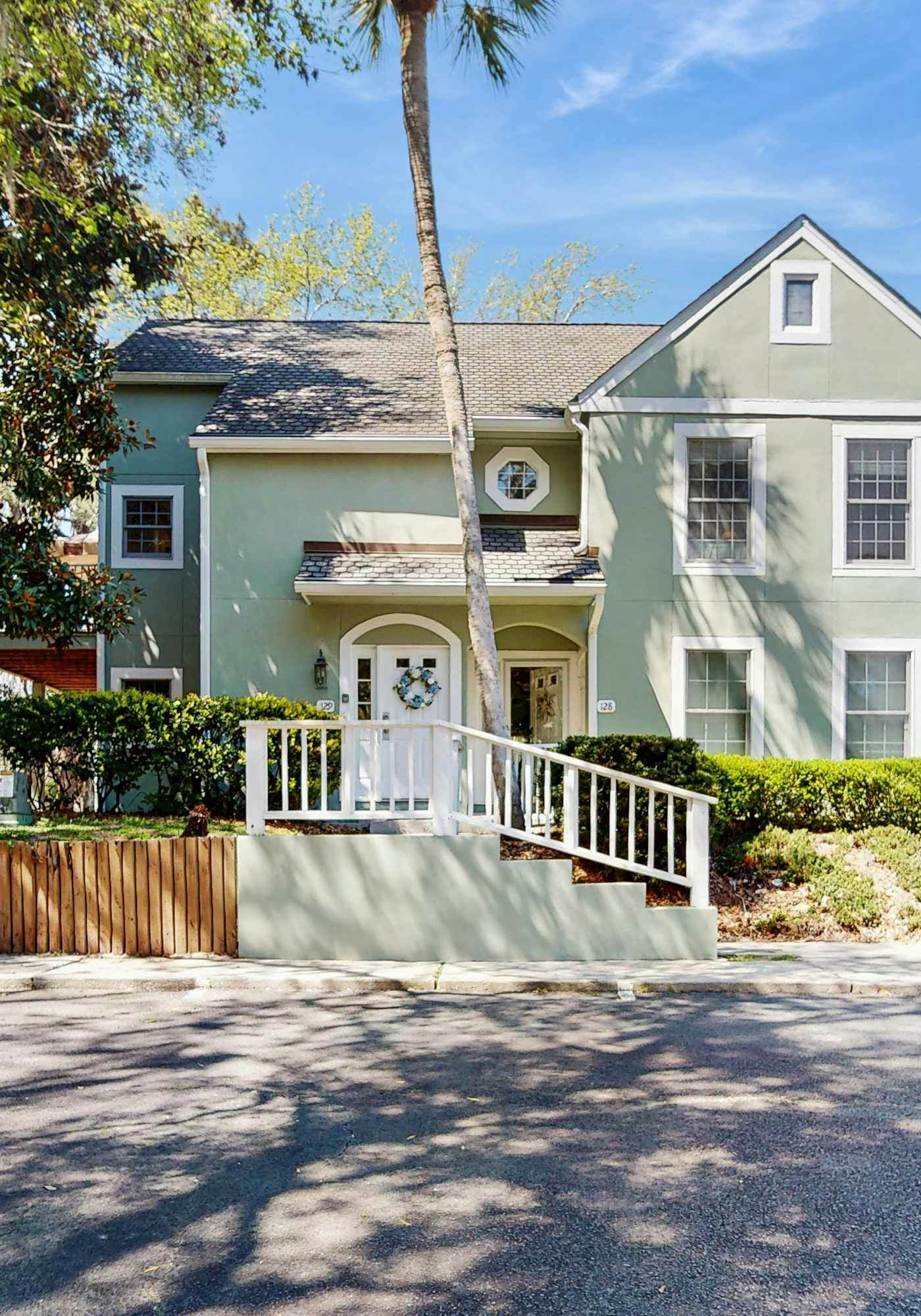 Dog-Friendly with pool, tennis, covered deck, beach nearby + golf views