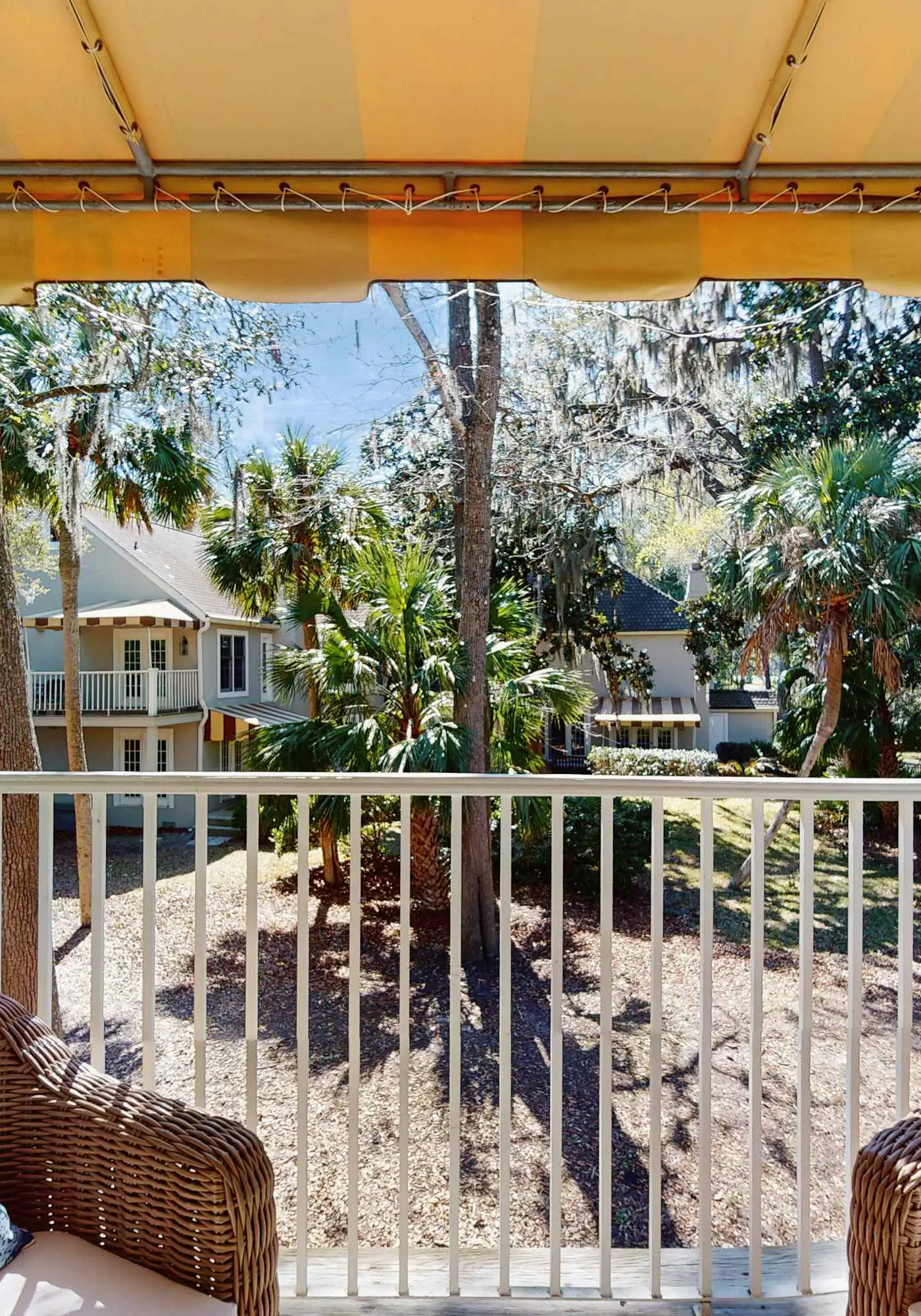 Dog-Friendly with pool, tennis, covered deck, beach nearby + golf views