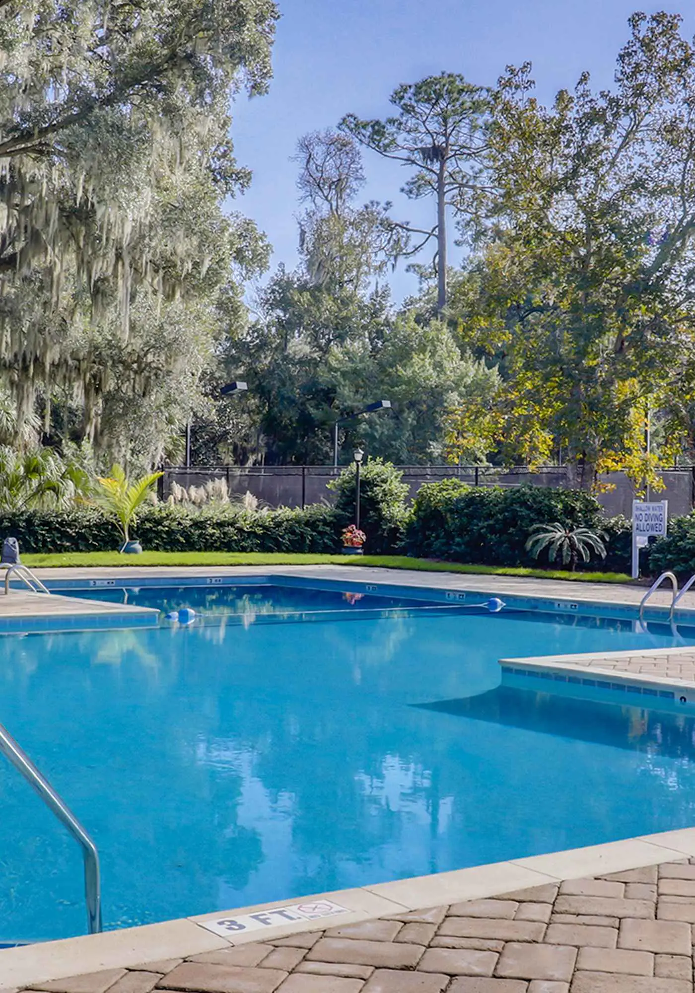 Dog-Friendly with pool, tennis, covered deck, beach nearby + golf views