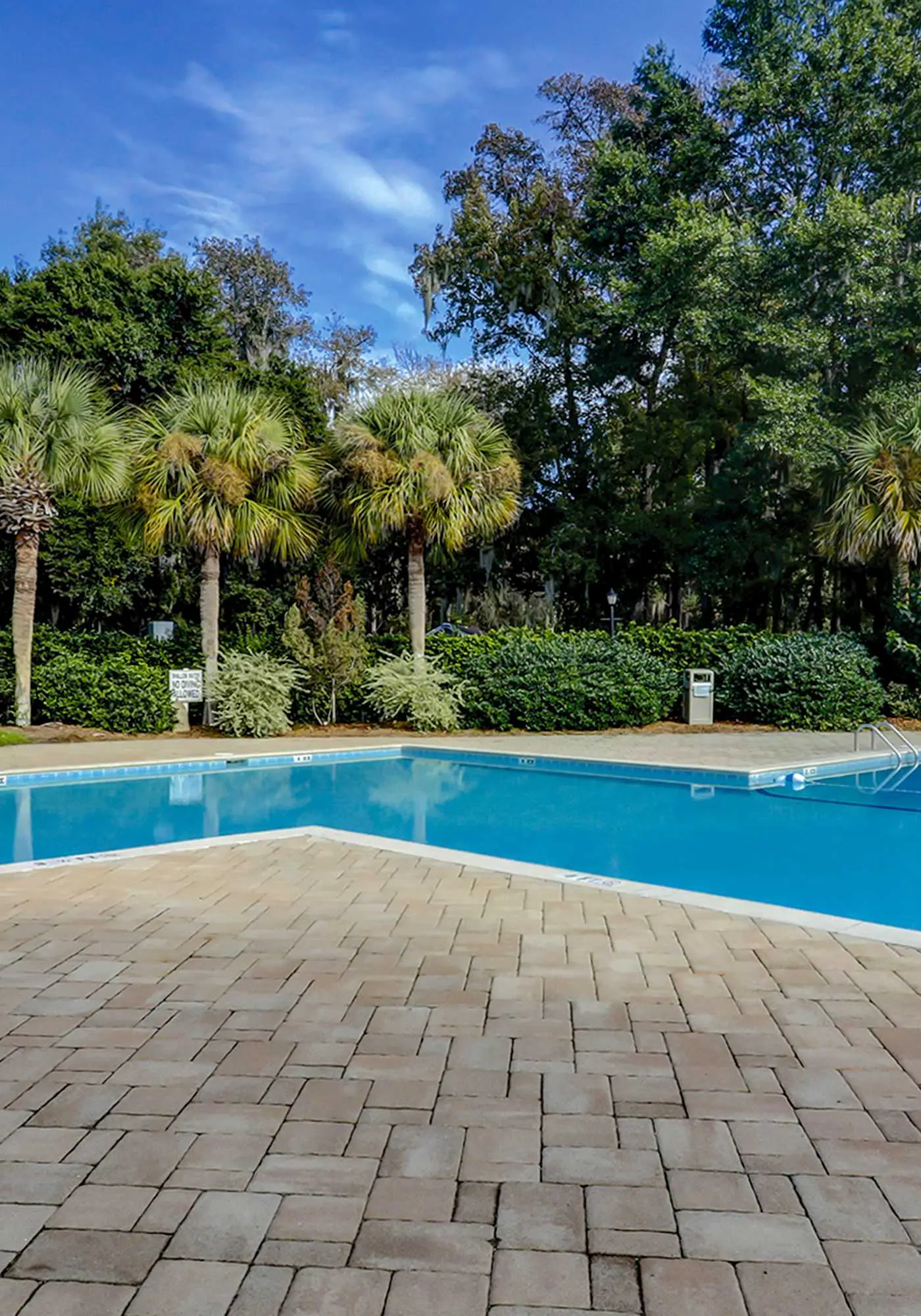 Dog-Friendly with pool, tennis, covered deck, beach nearby + golf views