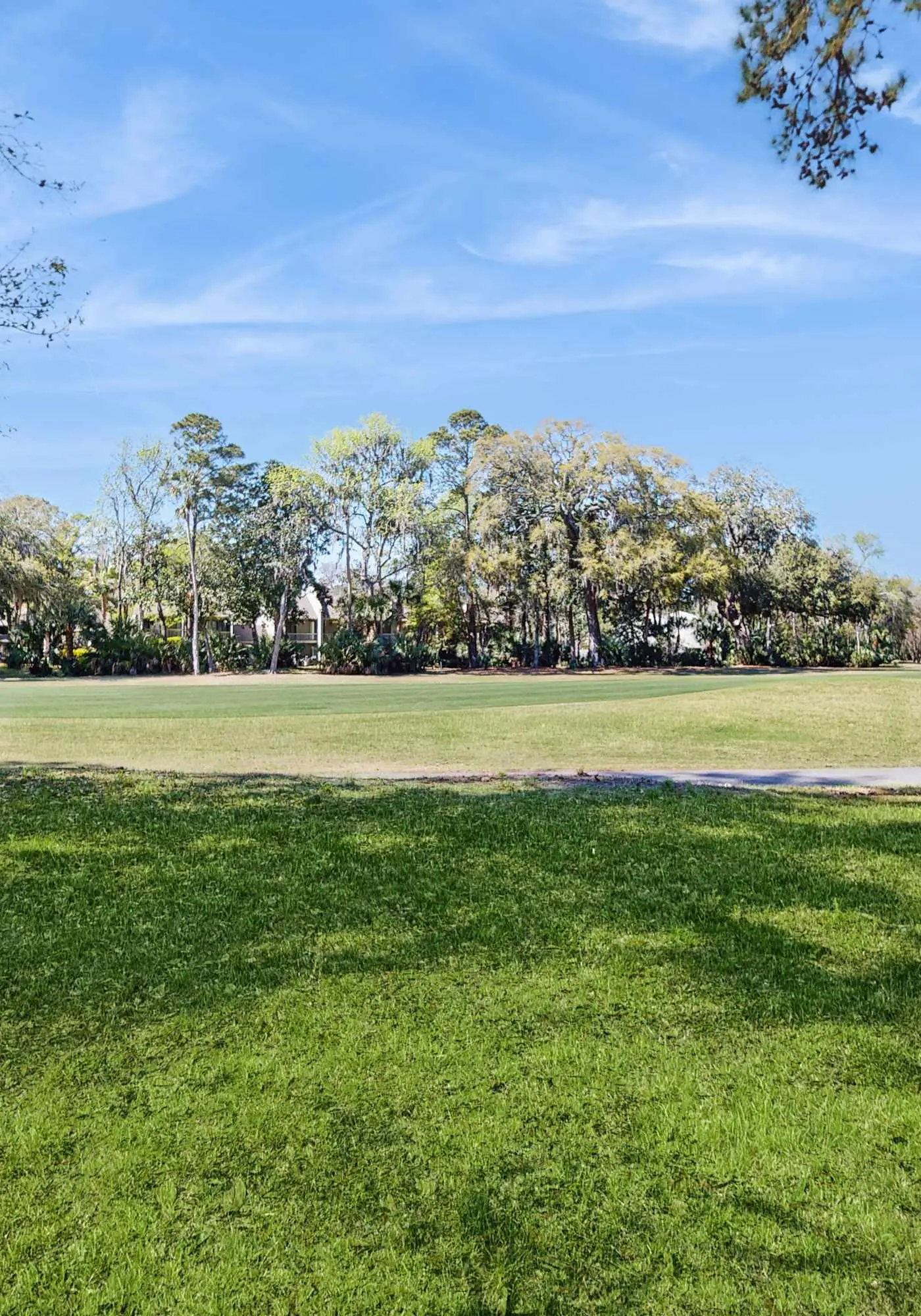 Dog-Friendly with pool, tennis, covered deck, beach nearby + golf views