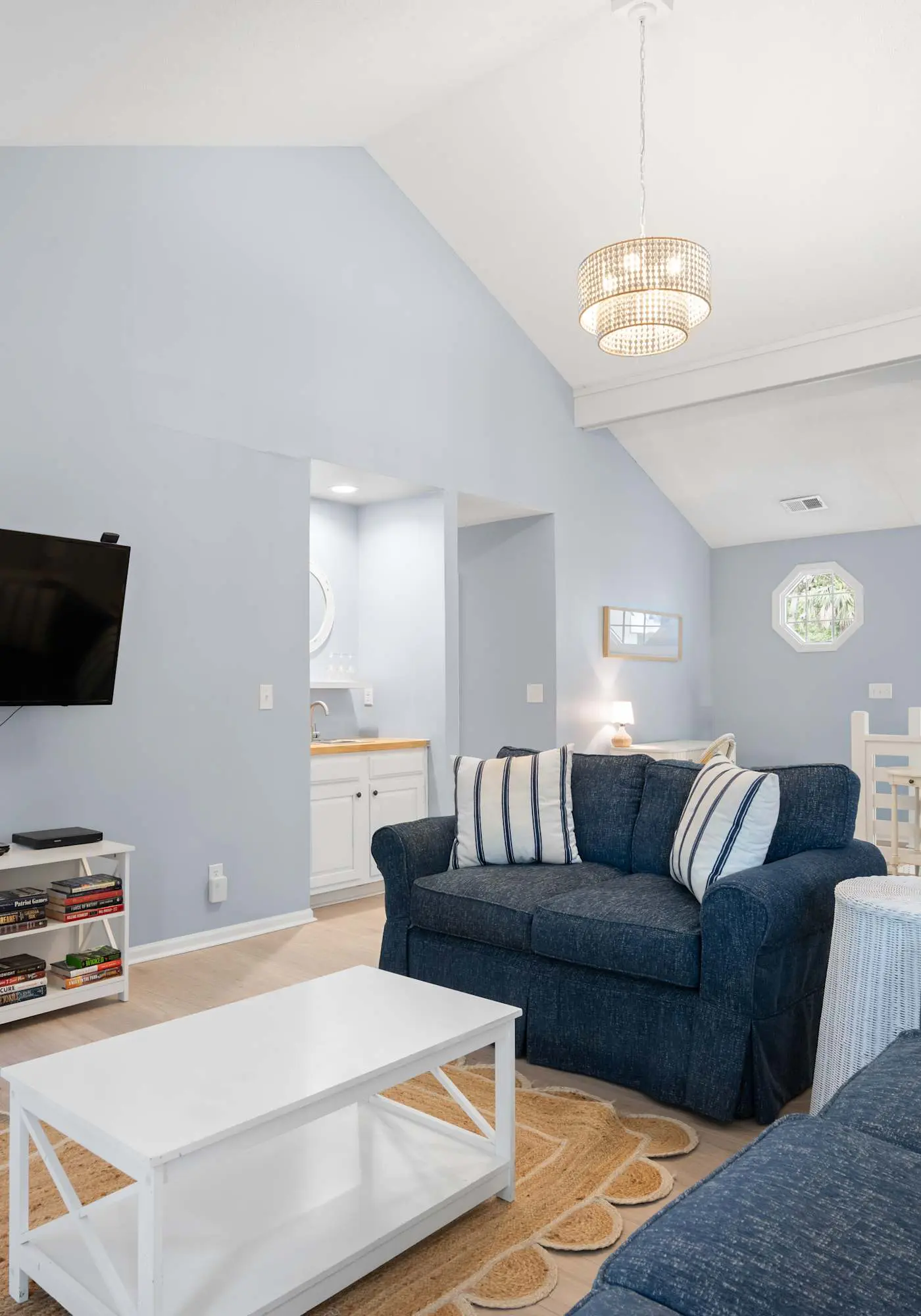 Dog-Friendly with pool, tennis, covered deck, beach nearby + golf views