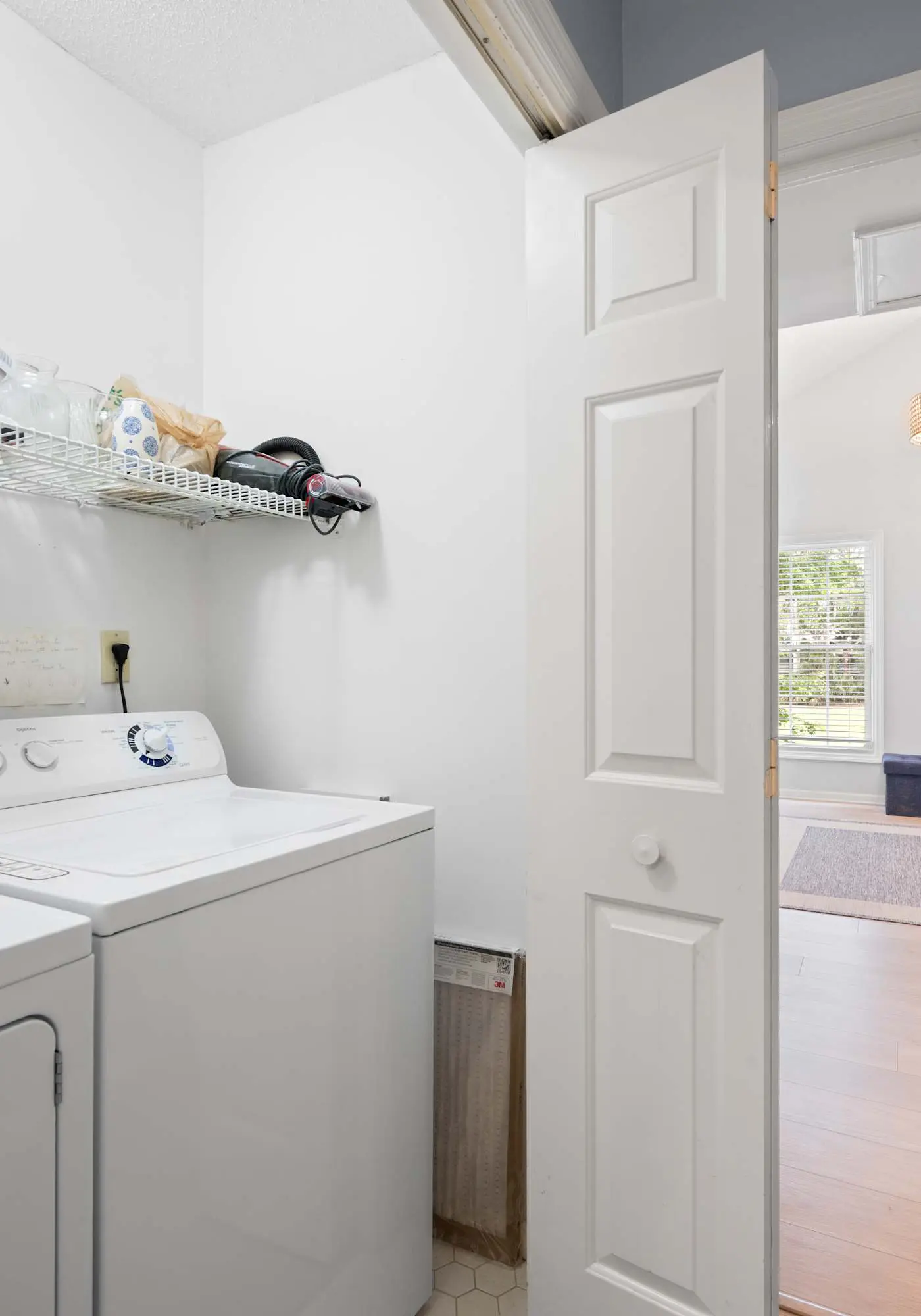 Dog-Friendly with pool, tennis, covered deck, beach nearby + golf views