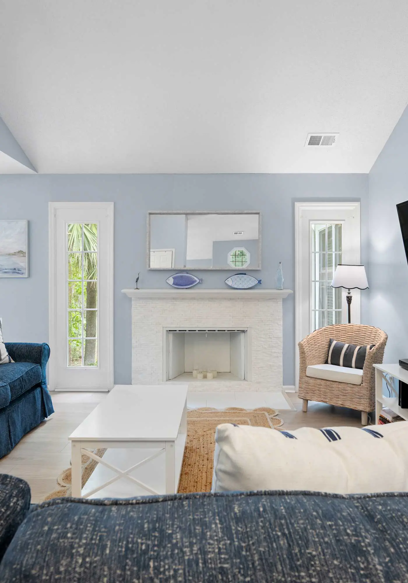 Dog-Friendly with pool, tennis, covered deck, beach nearby + golf views
