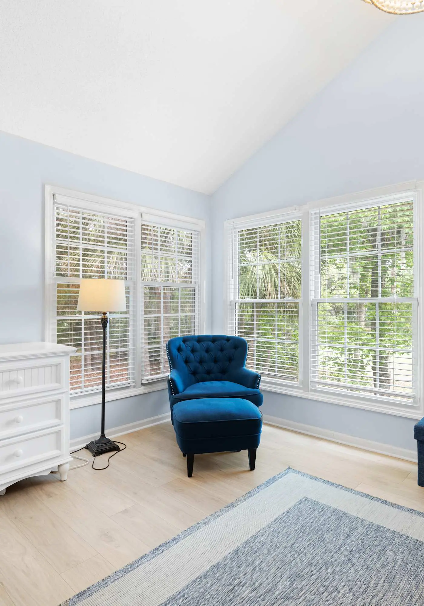 Dog-Friendly with pool, tennis, covered deck, beach nearby + golf views