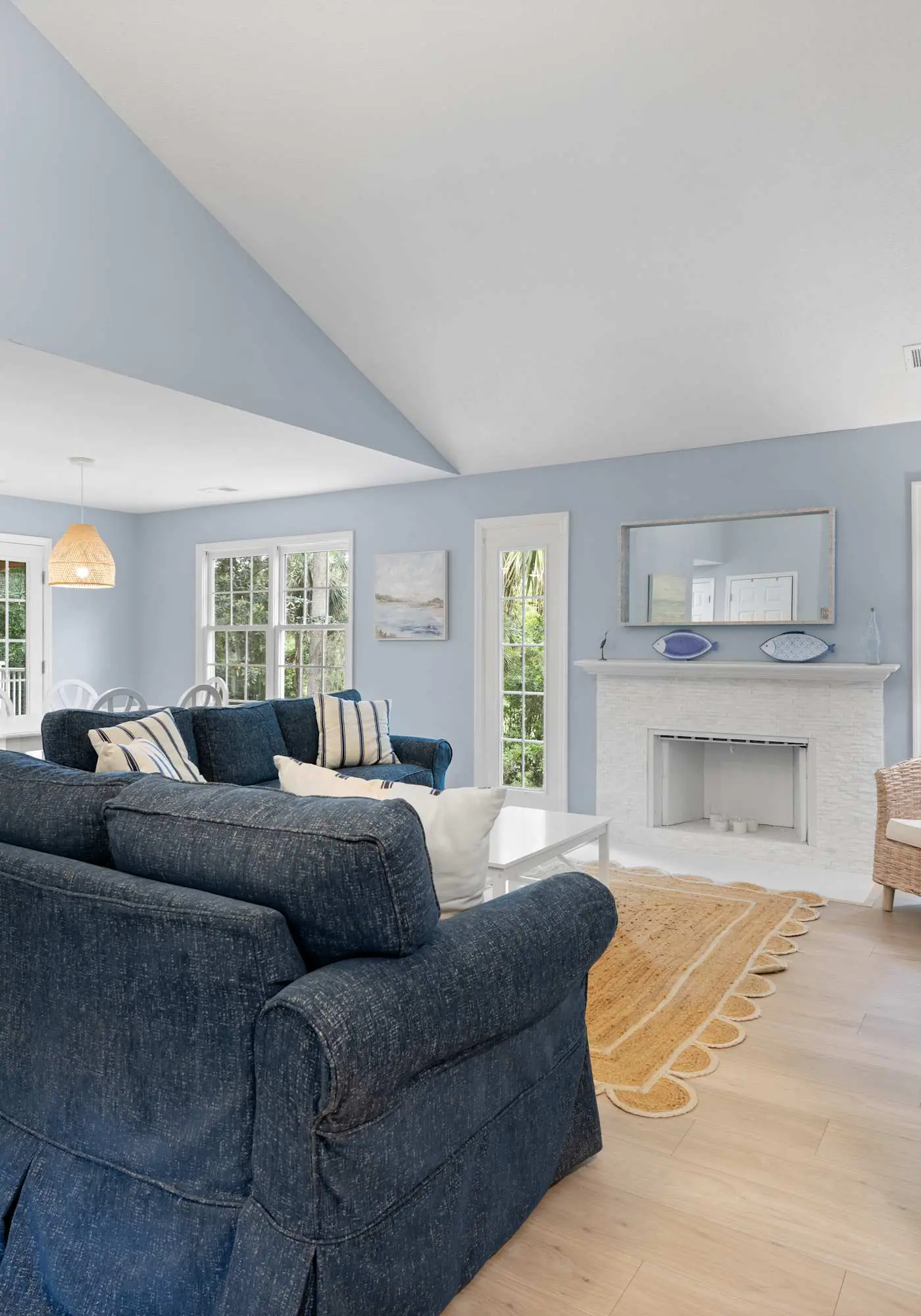 Dog-Friendly with pool, tennis, covered deck, beach nearby + golf views