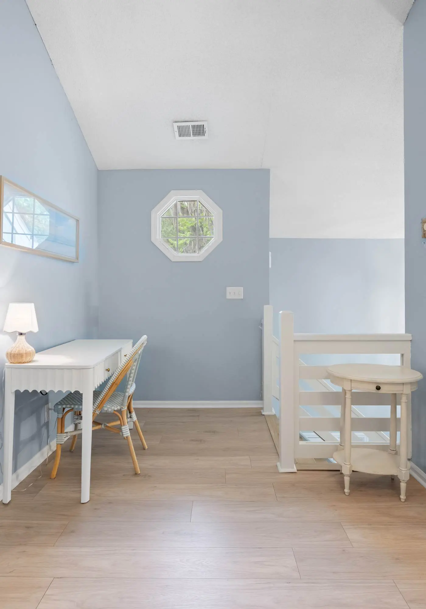 Dog-Friendly with pool, tennis, covered deck, beach nearby + golf views