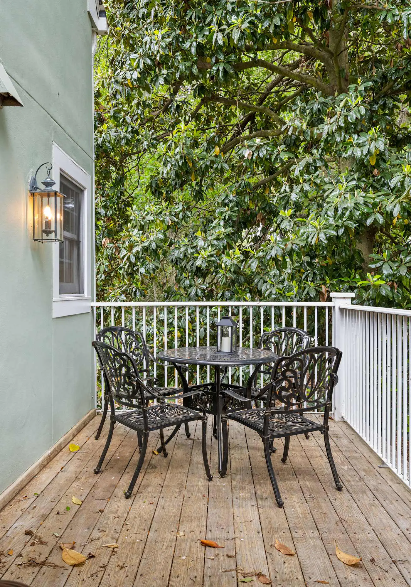 Dog-Friendly with pool, tennis, covered deck, beach nearby + golf views