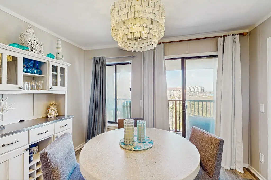 Beachfront condo w pool, tennis and pickleball, gym & balcony