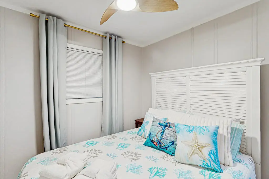 Beachfront condo w pool, tennis and pickleball, gym & balcony