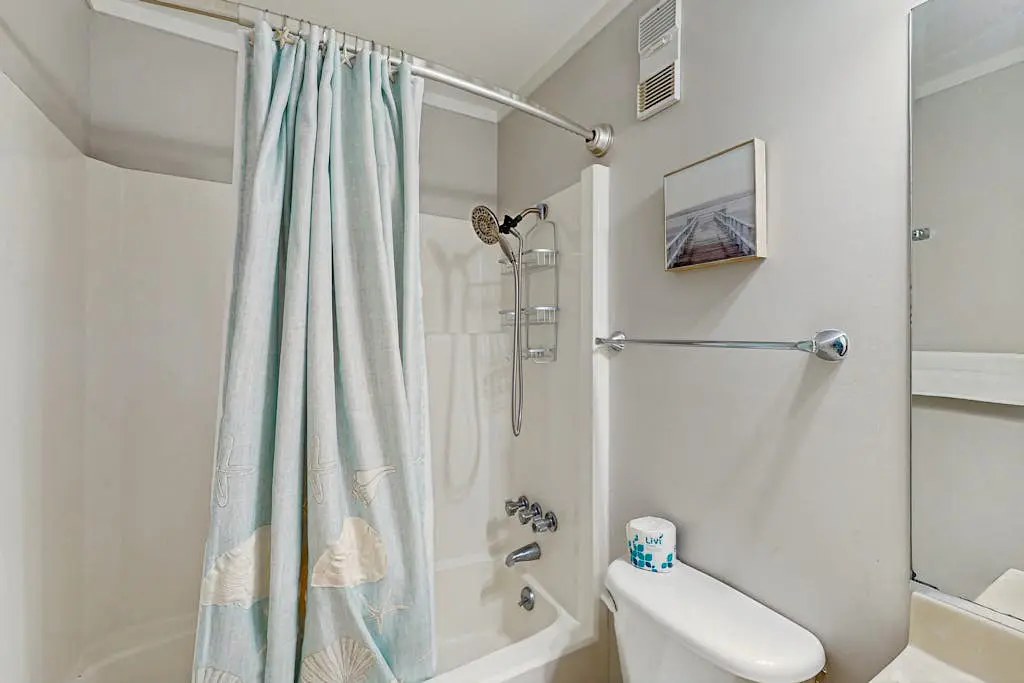 Beachfront condo w pool, tennis and pickleball, gym & balcony