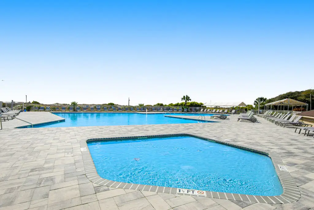 Beachfront condo w pool, tennis and pickleball, gym & balcony