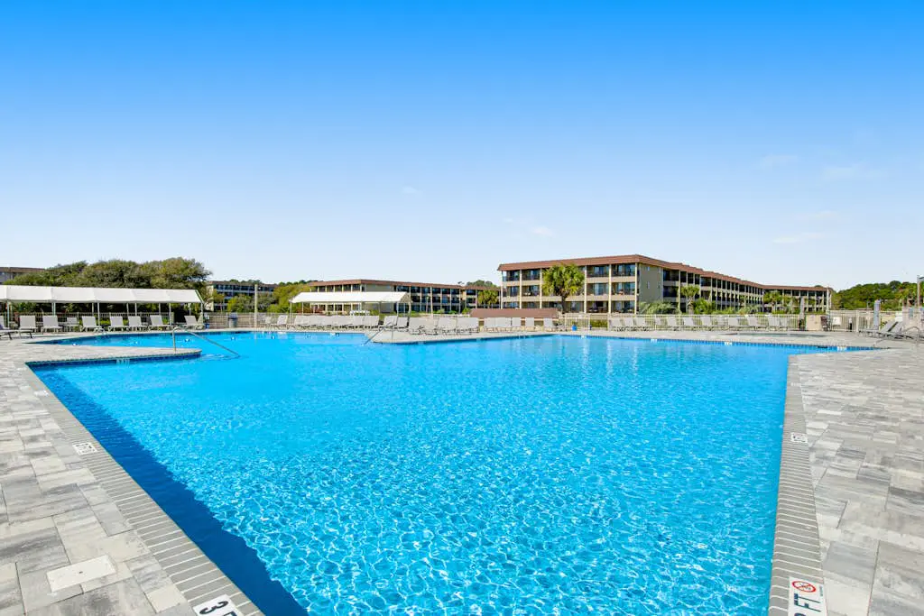 Beachfront condo w pool, tennis and pickleball, gym & balcony