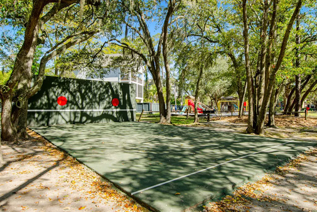 Beachfront condo w pool, tennis and pickleball, gym & balcony