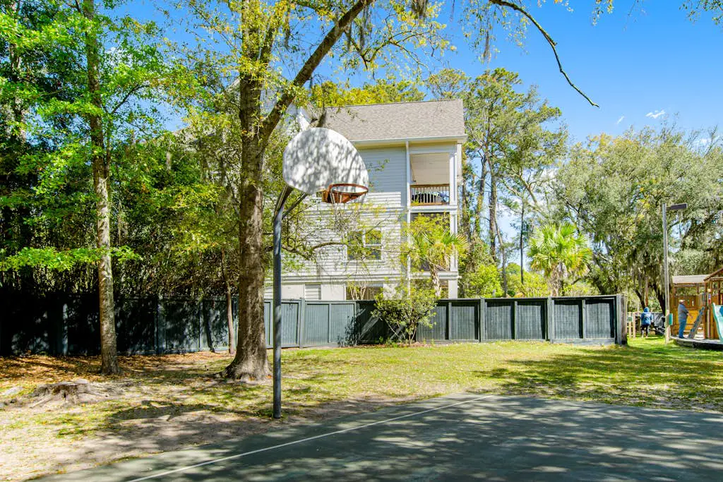Beachfront condo w pool, tennis and pickleball, gym & balcony