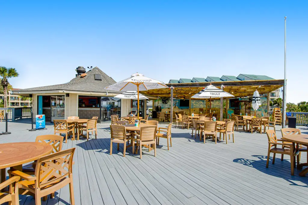 Beachfront condo w pool, tennis and pickleball, gym & balcony