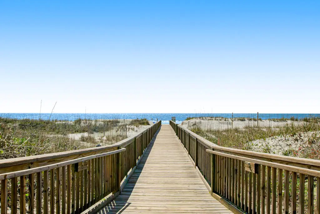 Beachfront condo w pool, tennis and pickleball, gym & balcony