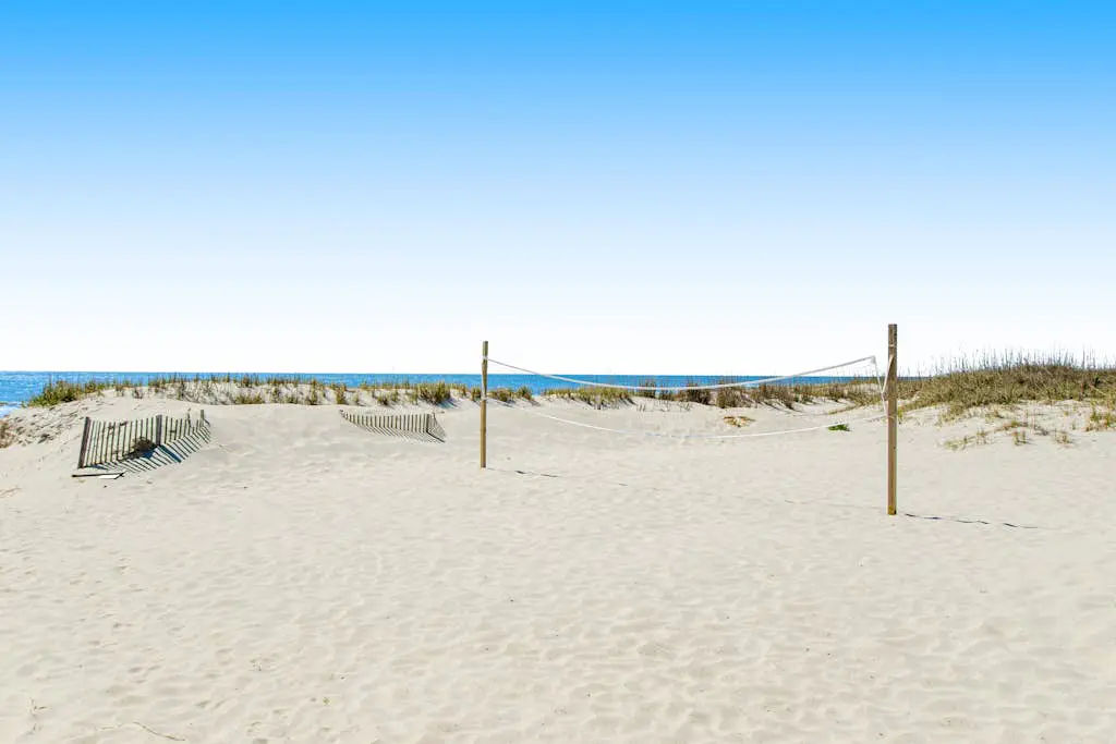 Beachfront condo w pool, tennis and pickleball, gym & balcony