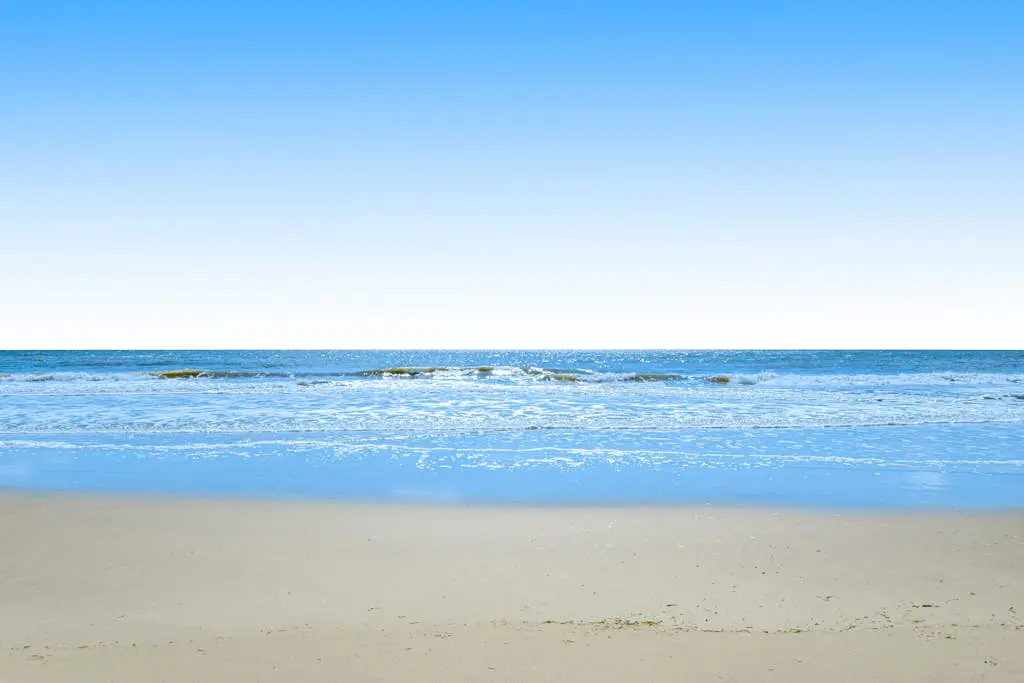 Beachfront condo w pool, tennis and pickleball, gym & balcony