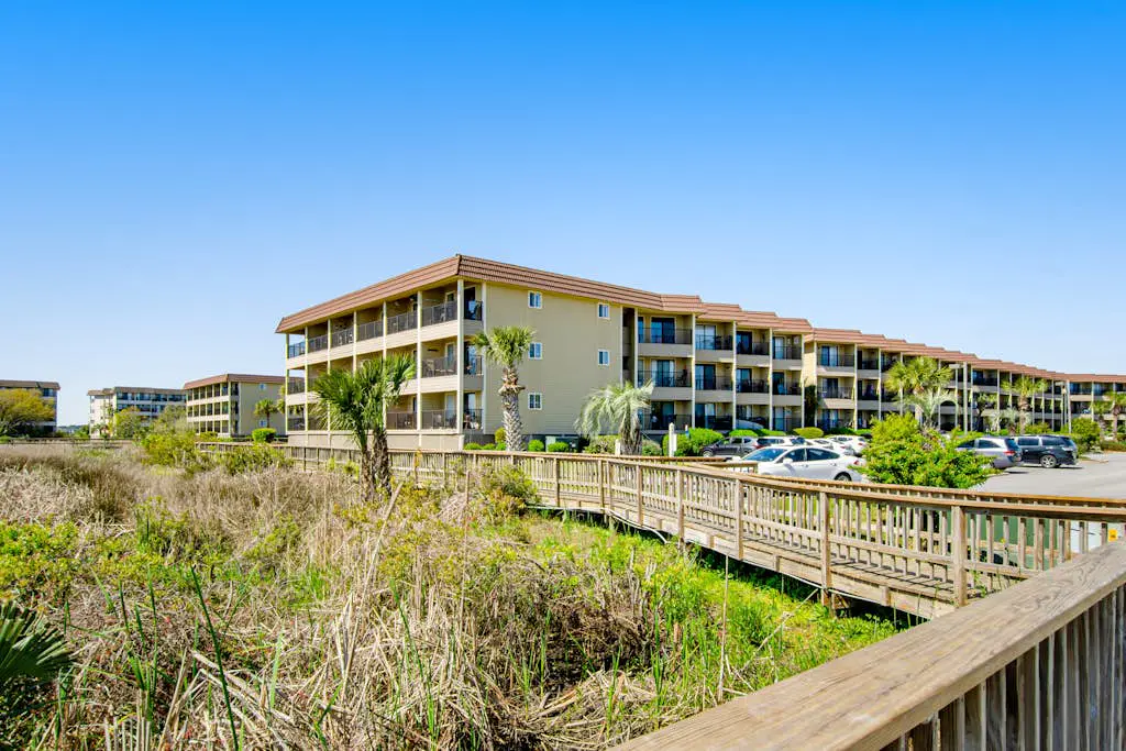 Beachfront condo w pool, tennis and pickleball, gym & balcony