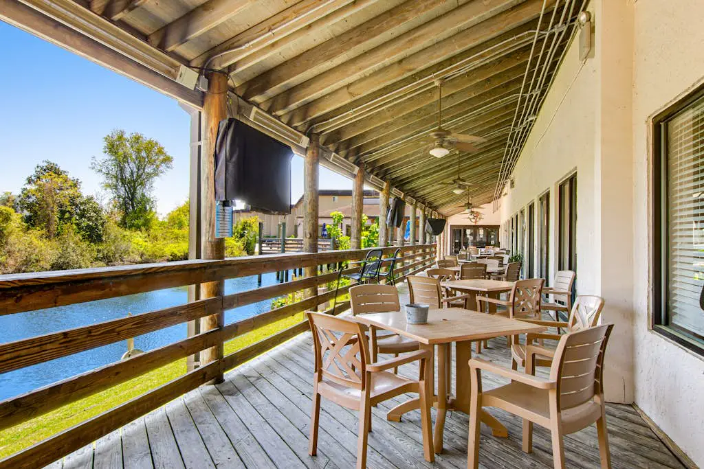 Beachfront condo w pool, tennis and pickleball, gym & balcony