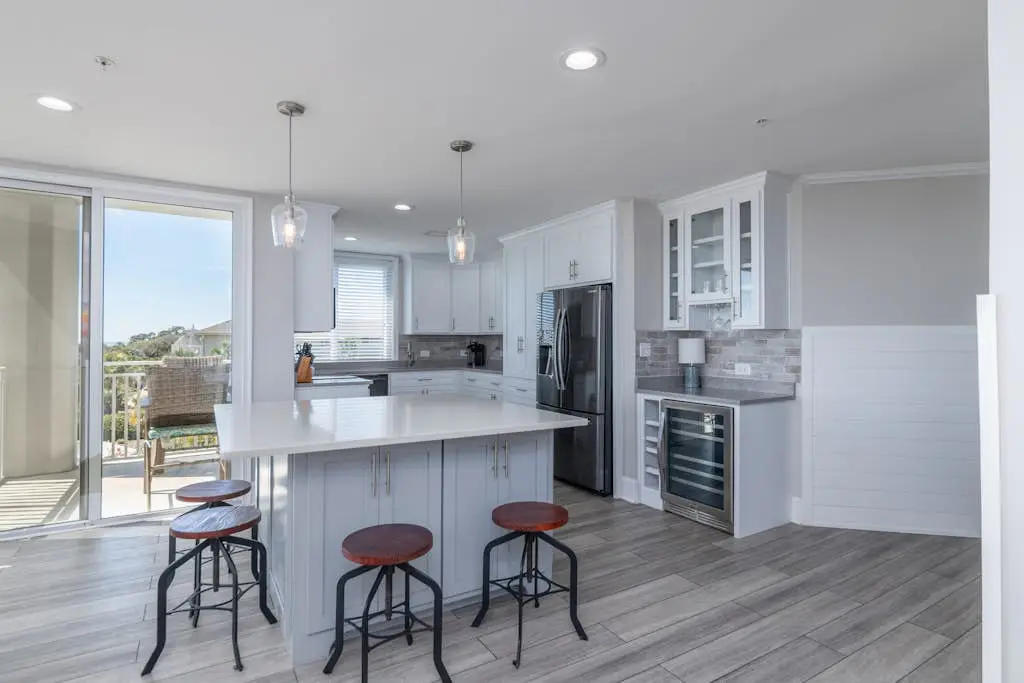 Panoramic direct oceanfront view condo w/ pool, hot tub, gym & steps to beach