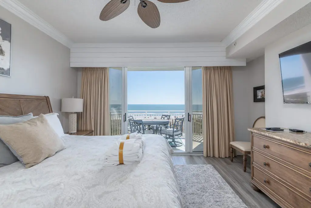 Panoramic direct oceanfront view condo w/ pool, hot tub, gym & steps to beach