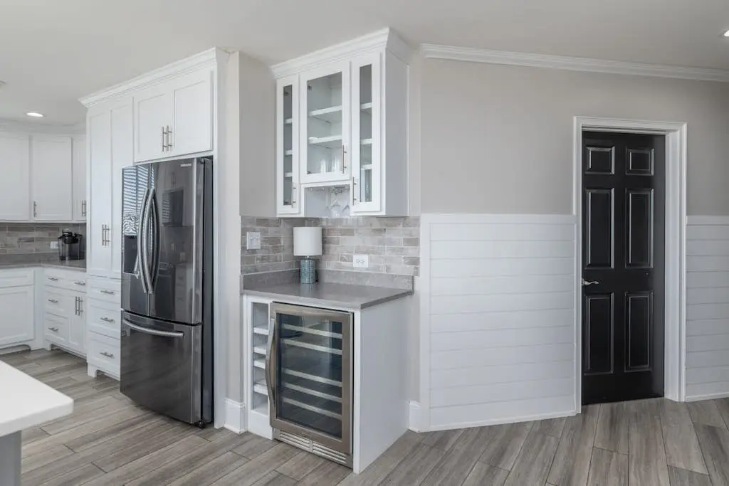 Panoramic direct oceanfront view condo w/ pool, hot tub, gym & steps to beach