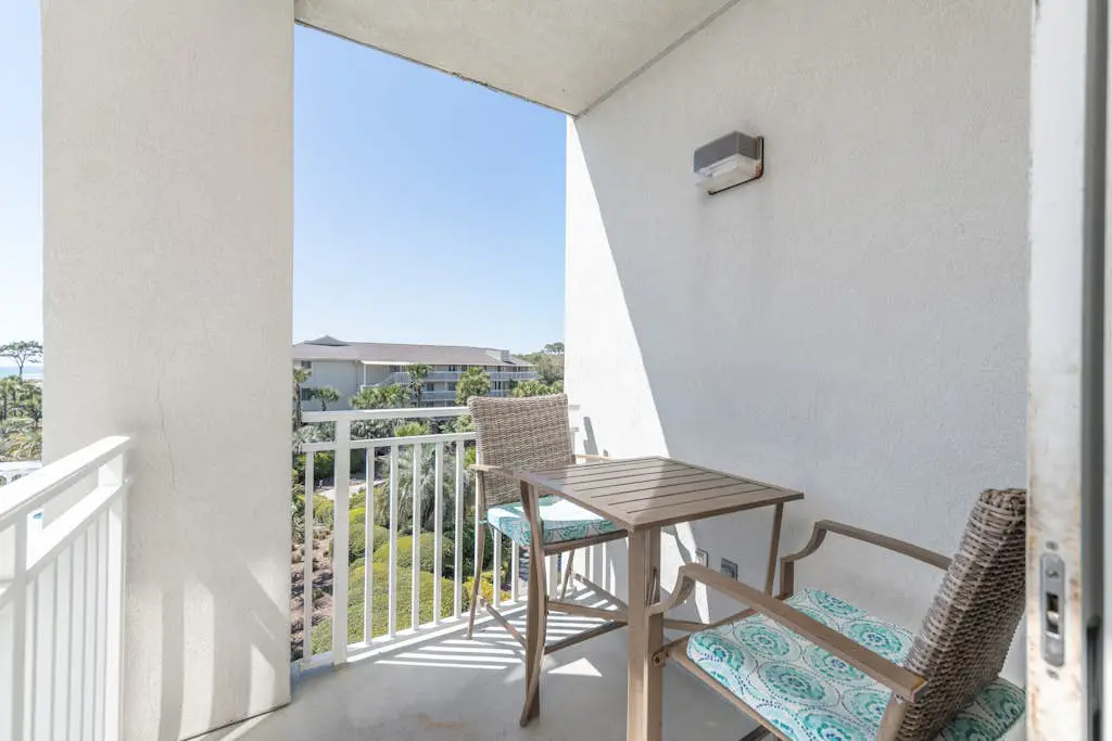 Panoramic direct oceanfront view condo w/ pool, hot tub, gym & steps to beach