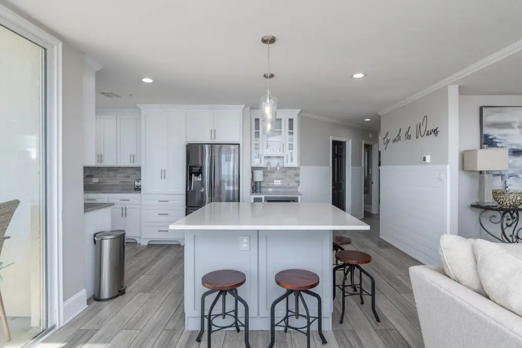 Panoramic direct oceanfront view condo w/ pool, hot tub, gym & steps to beach