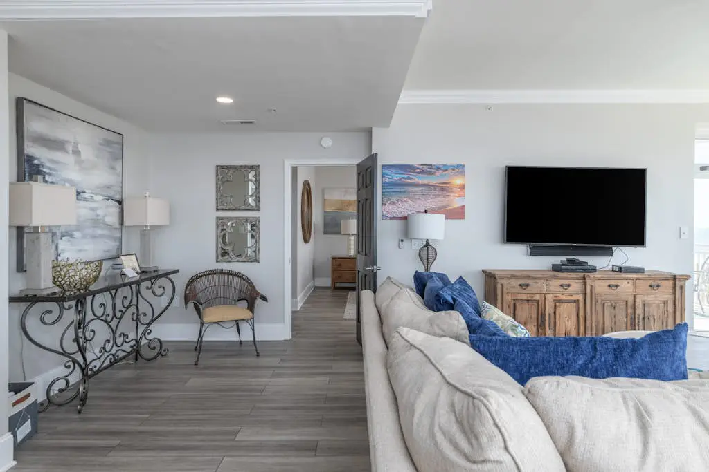 Panoramic direct oceanfront view condo w/ pool, hot tub, gym & steps to beach