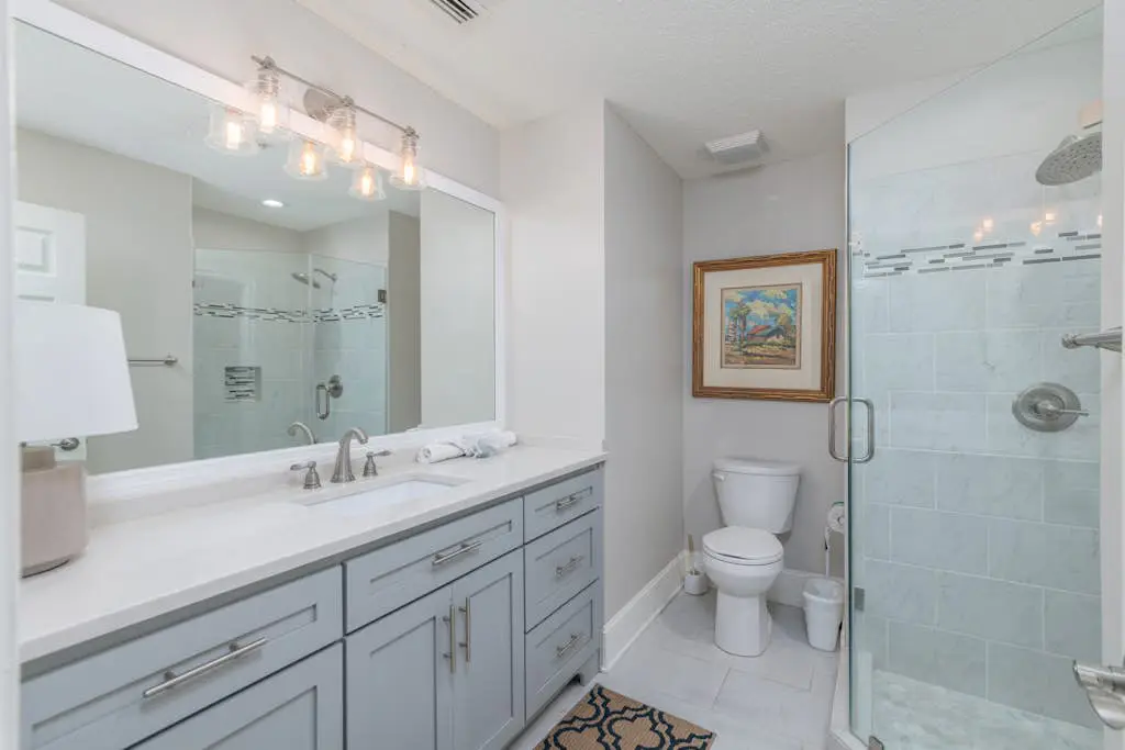 Panoramic direct oceanfront view condo w/ pool, hot tub, gym & steps to beach