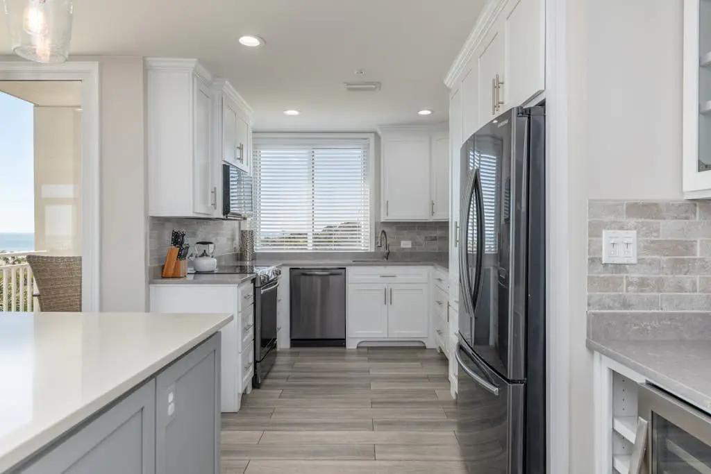 Panoramic direct oceanfront view condo w/ pool, hot tub, gym & steps to beach