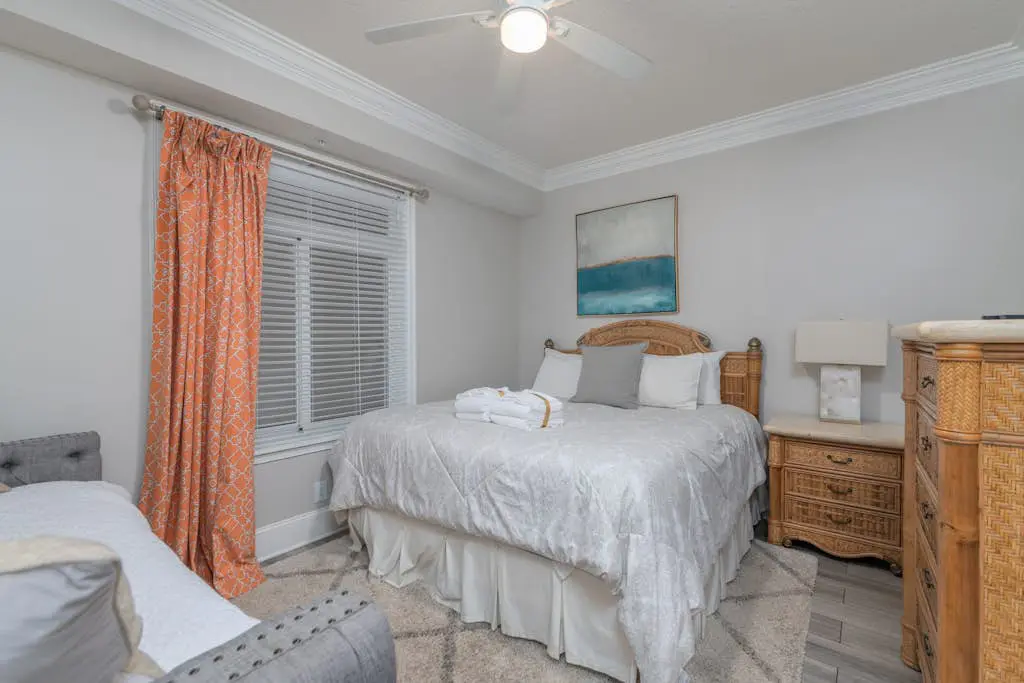 Panoramic direct oceanfront view condo w/ pool, hot tub, gym & steps to beach