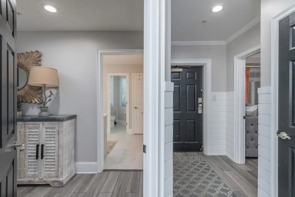 Panoramic direct oceanfront view condo w/ pool, hot tub, gym & steps to beach