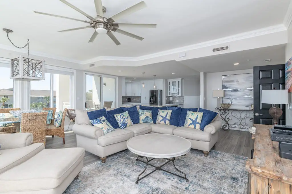 Panoramic direct oceanfront view condo w/ pool, hot tub, gym & steps to beach