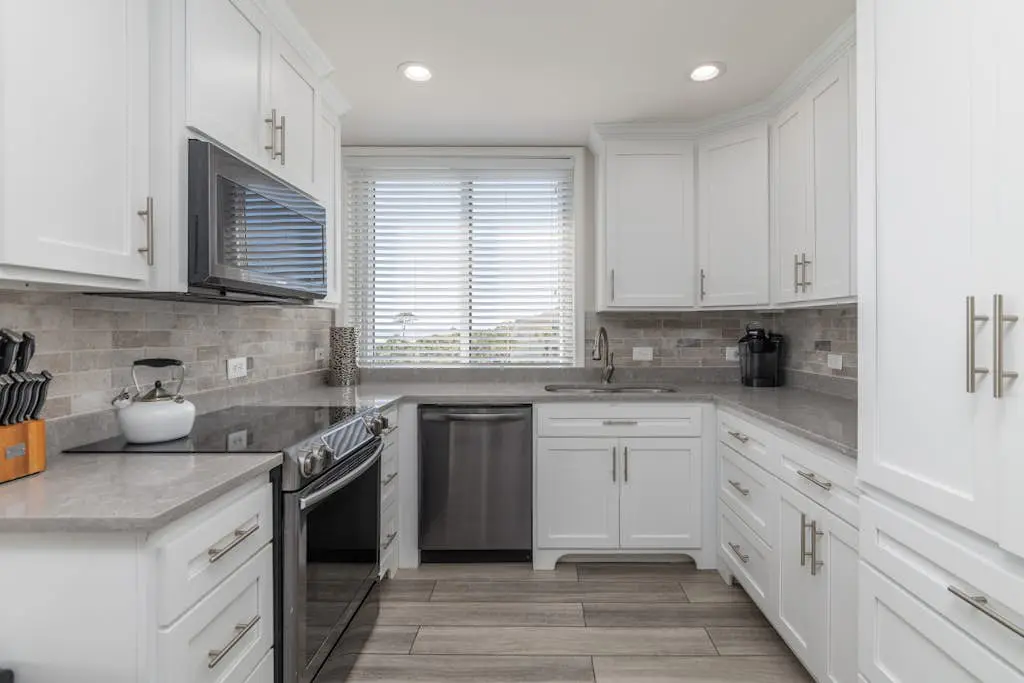 Panoramic direct oceanfront view condo w/ pool, hot tub, gym & steps to beach
