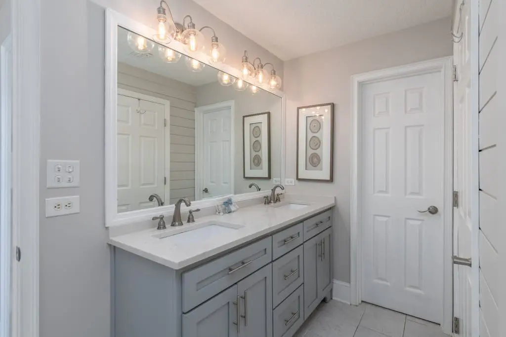 Panoramic direct oceanfront view condo w/ pool, hot tub, gym & steps to beach