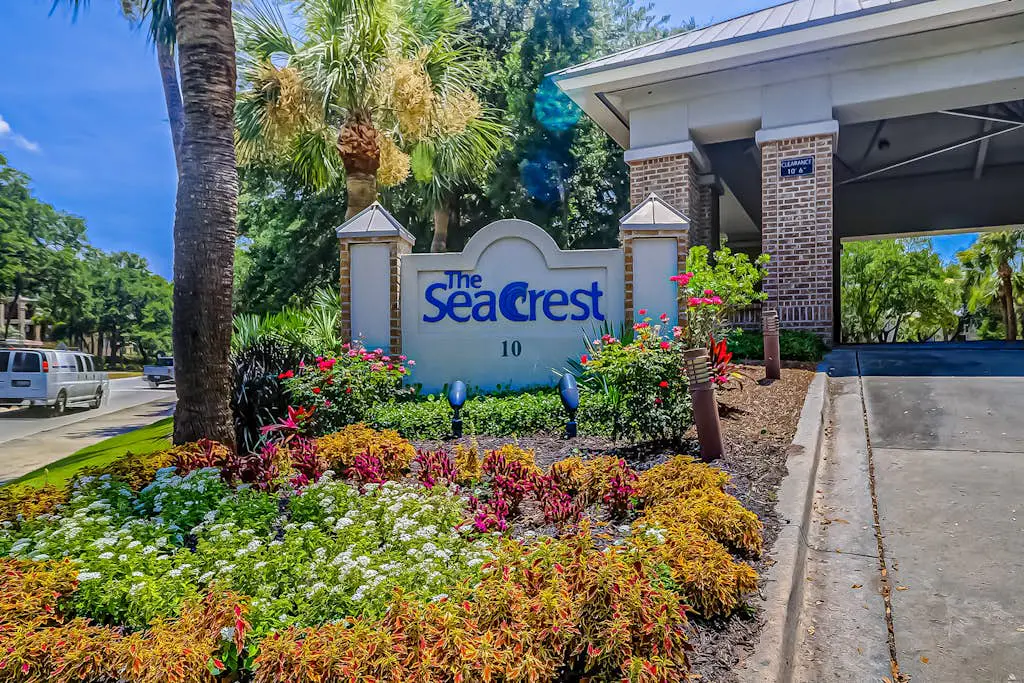 Panoramic direct oceanfront view condo w/ pool, hot tub, gym & steps to beach