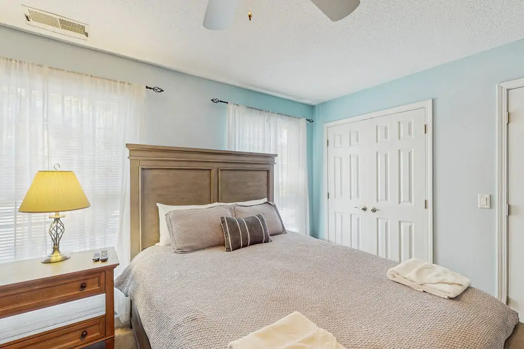 Golf course view condo near walking trails, Van der Meer & Shipyard beach