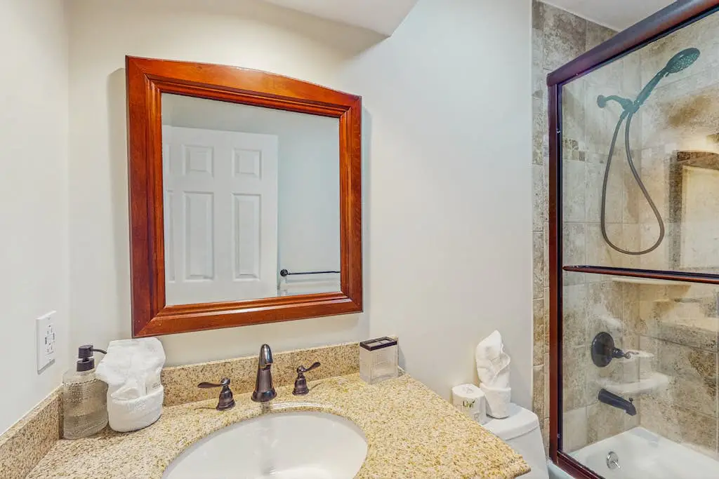 Golf course view condo near walking trails, Van der Meer & Shipyard beach