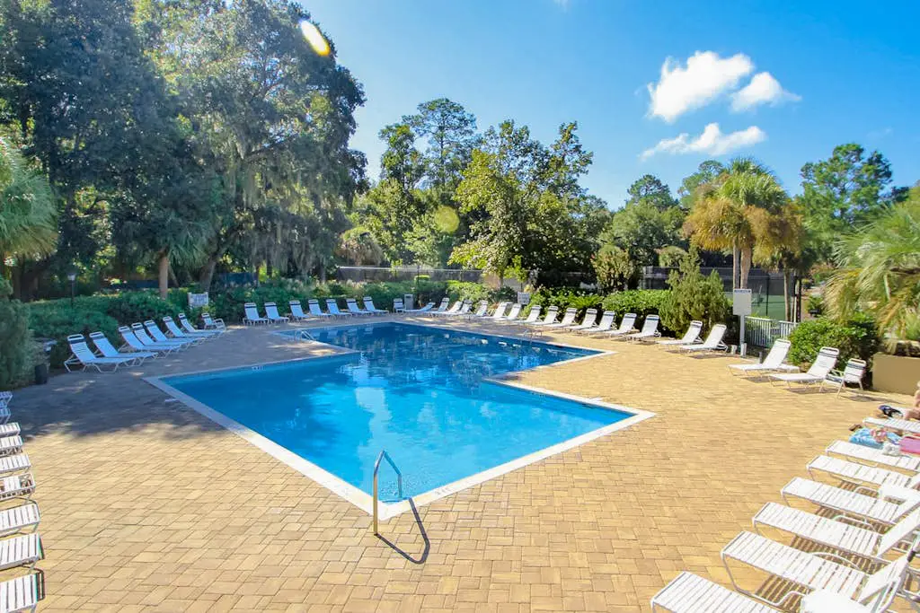 Golf course view condo near walking trails, Van der Meer & Shipyard beach