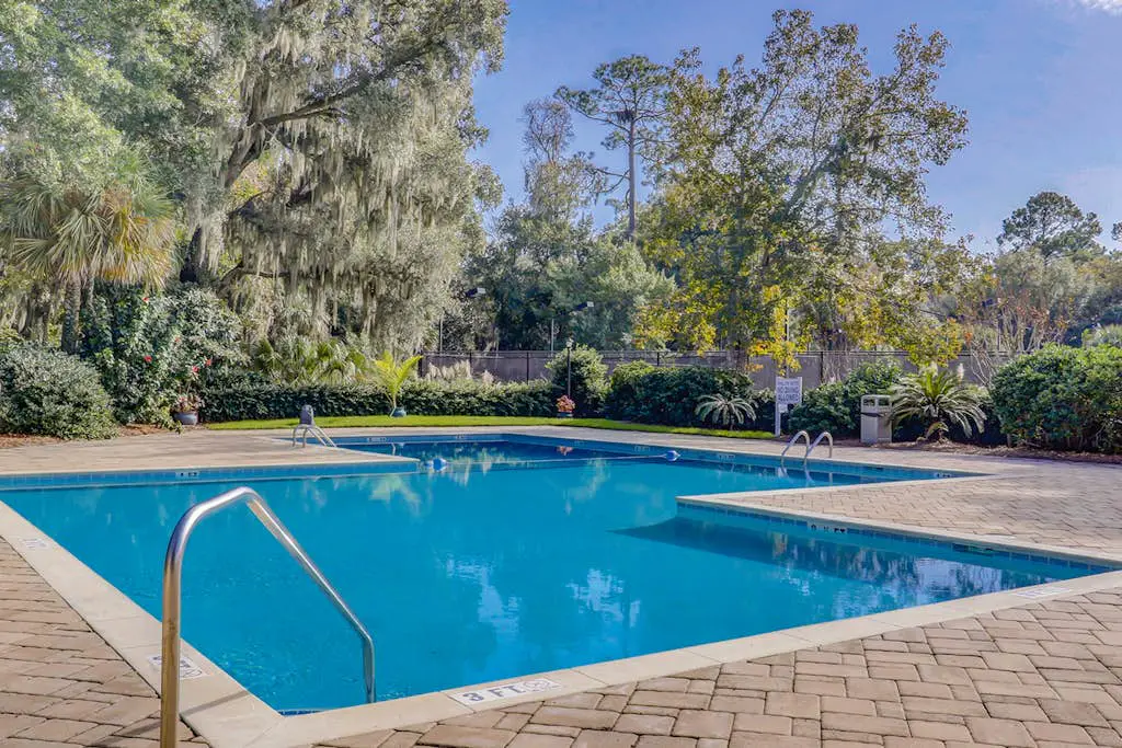 Golf course view condo near walking trails, Van der Meer & Shipyard beach