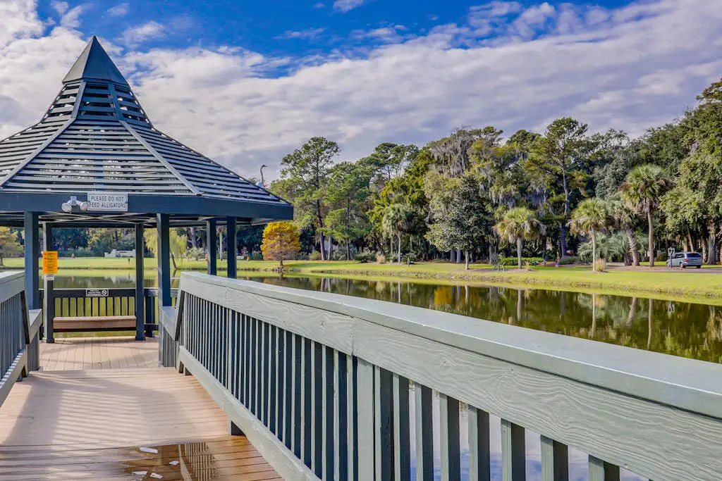 Golf course view condo near walking trails, Van der Meer & Shipyard beach