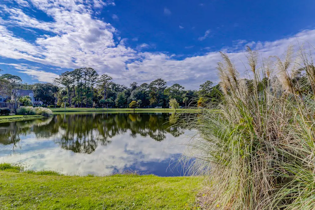 Golf course view condo near walking trails, Van der Meer & Shipyard beach