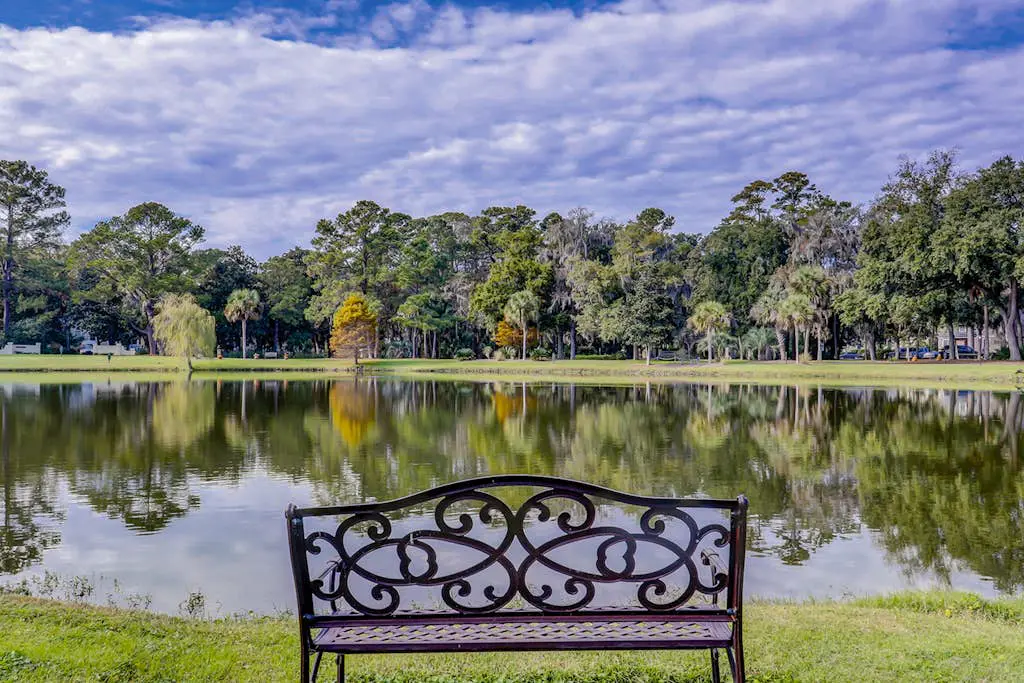 Golf course view condo near walking trails, Van der Meer & Shipyard beach
